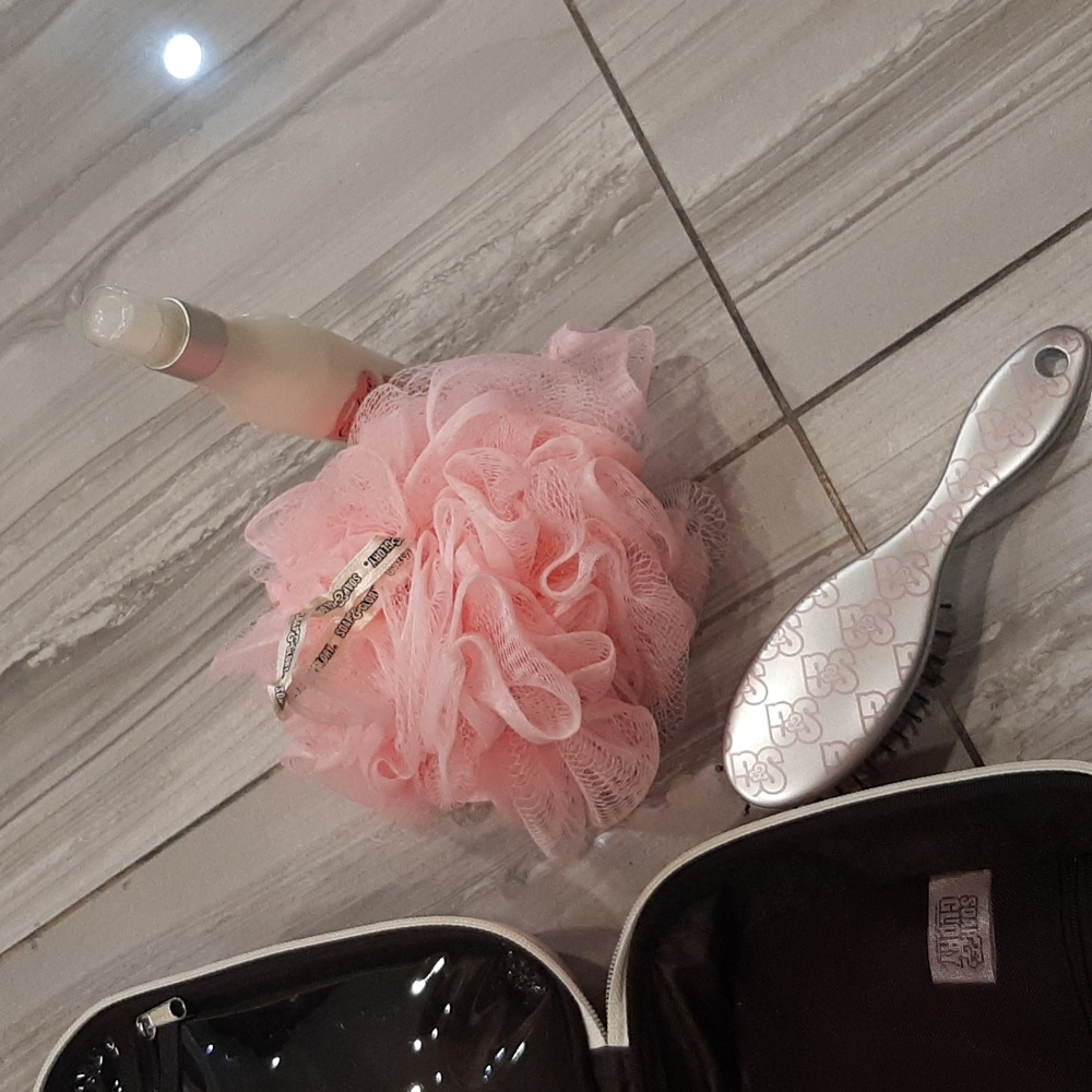 Pampering soap & gloary  Set with Pink Accessories
